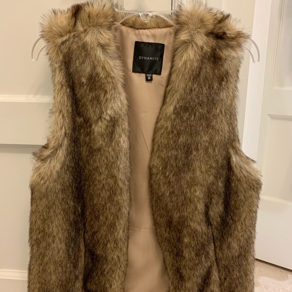 ✨FLASH SALE✨ Faux fur vest - Picture 2 of 5